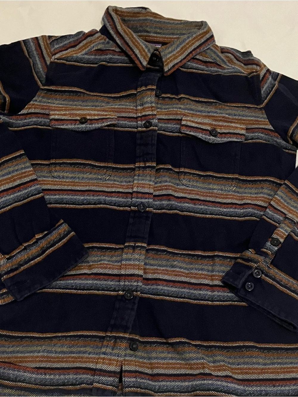 Men’s Patagonia Organic Cotton Button-Down  Long Sleeve Sweater Never Worn!